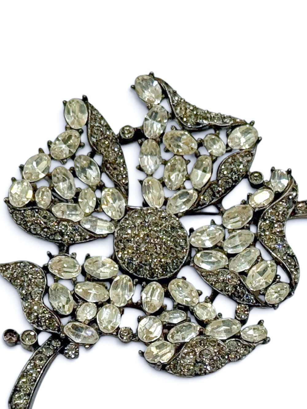 Rare Crown Trifari Couture Flower Brooch, Clear Rhinestones & Smoke Crystal Pavé - Picture 4 of 13